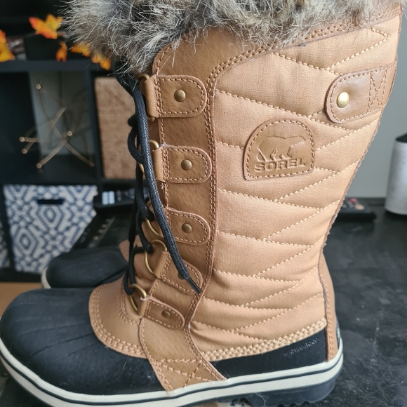 Sorel snow boots - Picture 2 of 4
